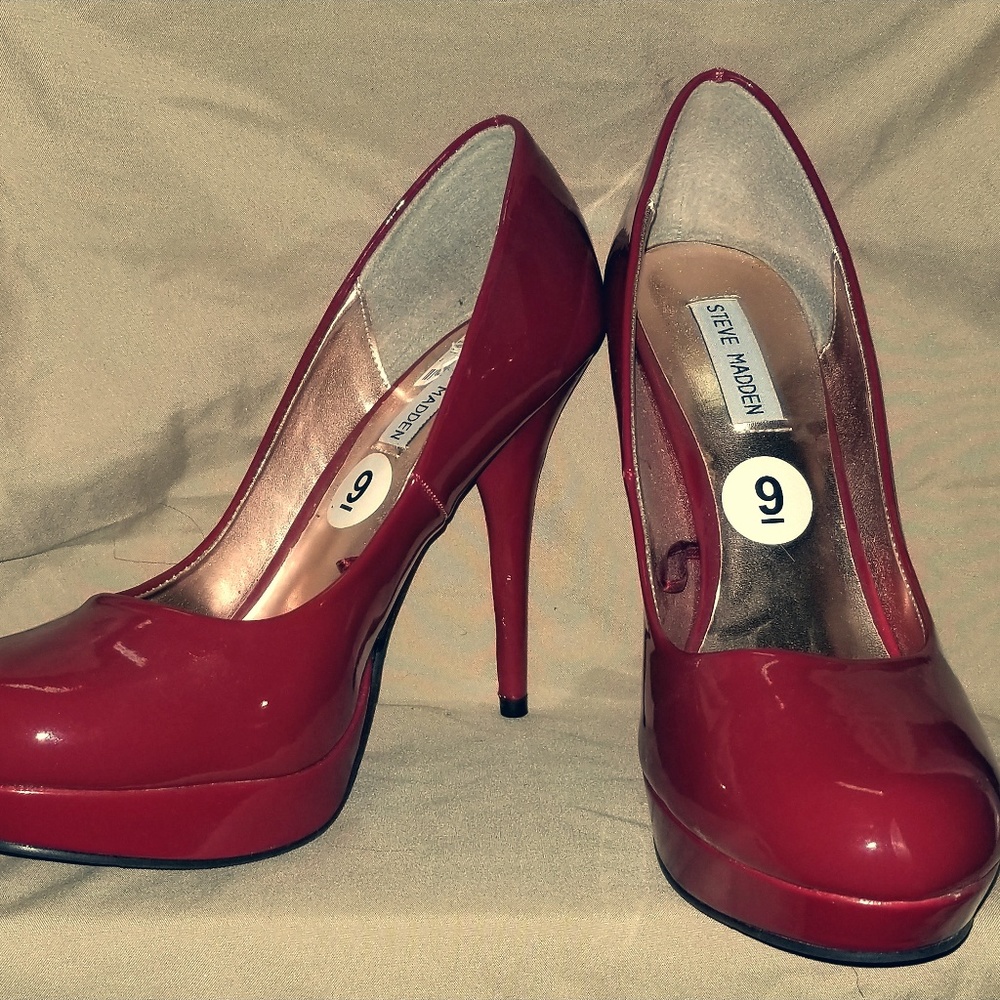 STEVE MADDEN RED PLATFORM HEELS